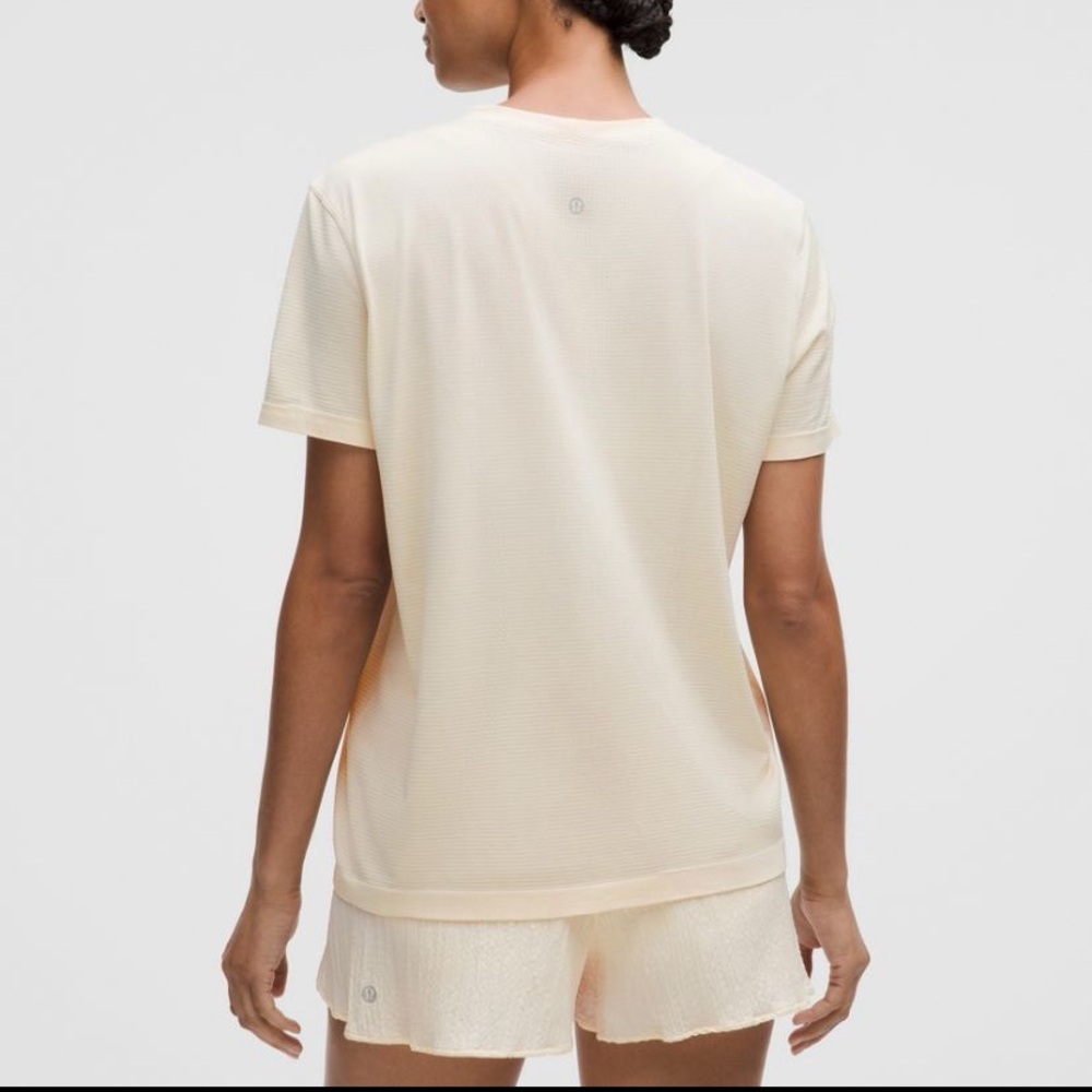 NWT Lululemon Swiftly Relaxed Short Sleeve Shirt Updated Fit Light Ivory 4 Run - Picture 3 of 11